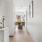 Апартаменты Modern By The Sea - Free Parking *