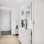 Modern By The Sea - Free Parking Apartmán *