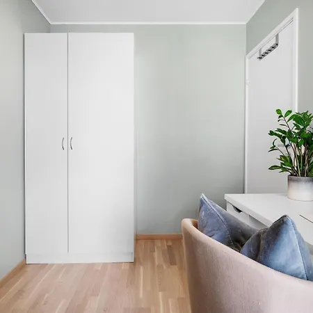 Modern By The Sea - Free Parking Apartment *