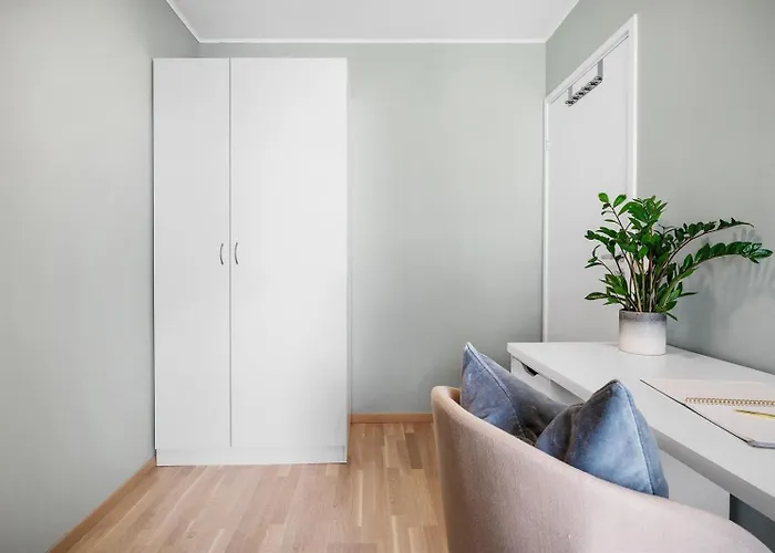 Modern By The Sea - Free Parking Apartment *
