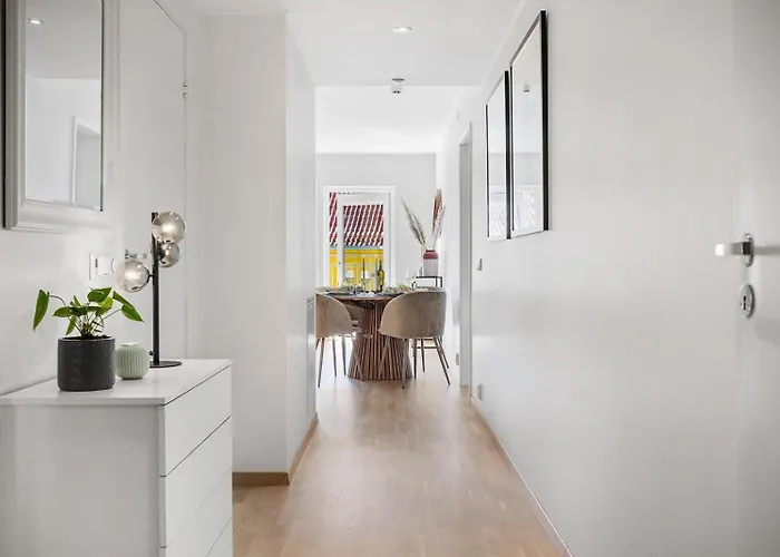 Apartment Modern By The Sea - Free Parking *