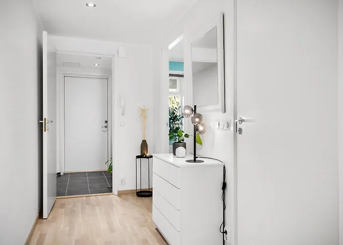 Modern By The Sea - Free Parking Apartment *
